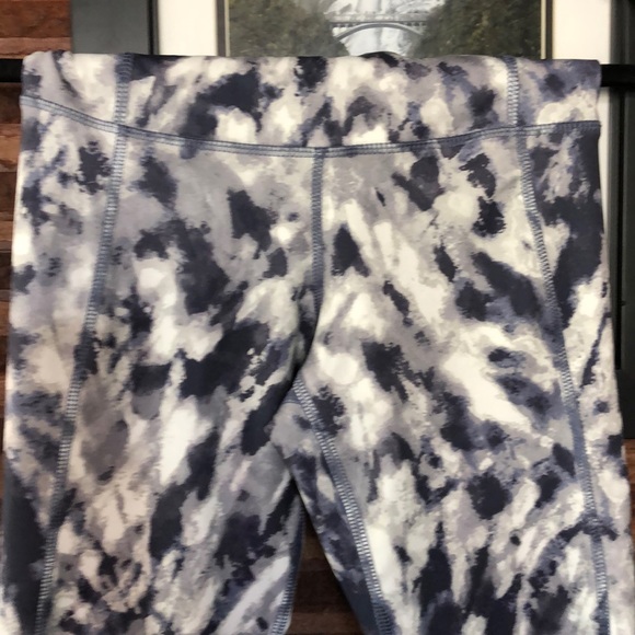 NWOT old navy go dry active leggings. - Picture 4 of 4